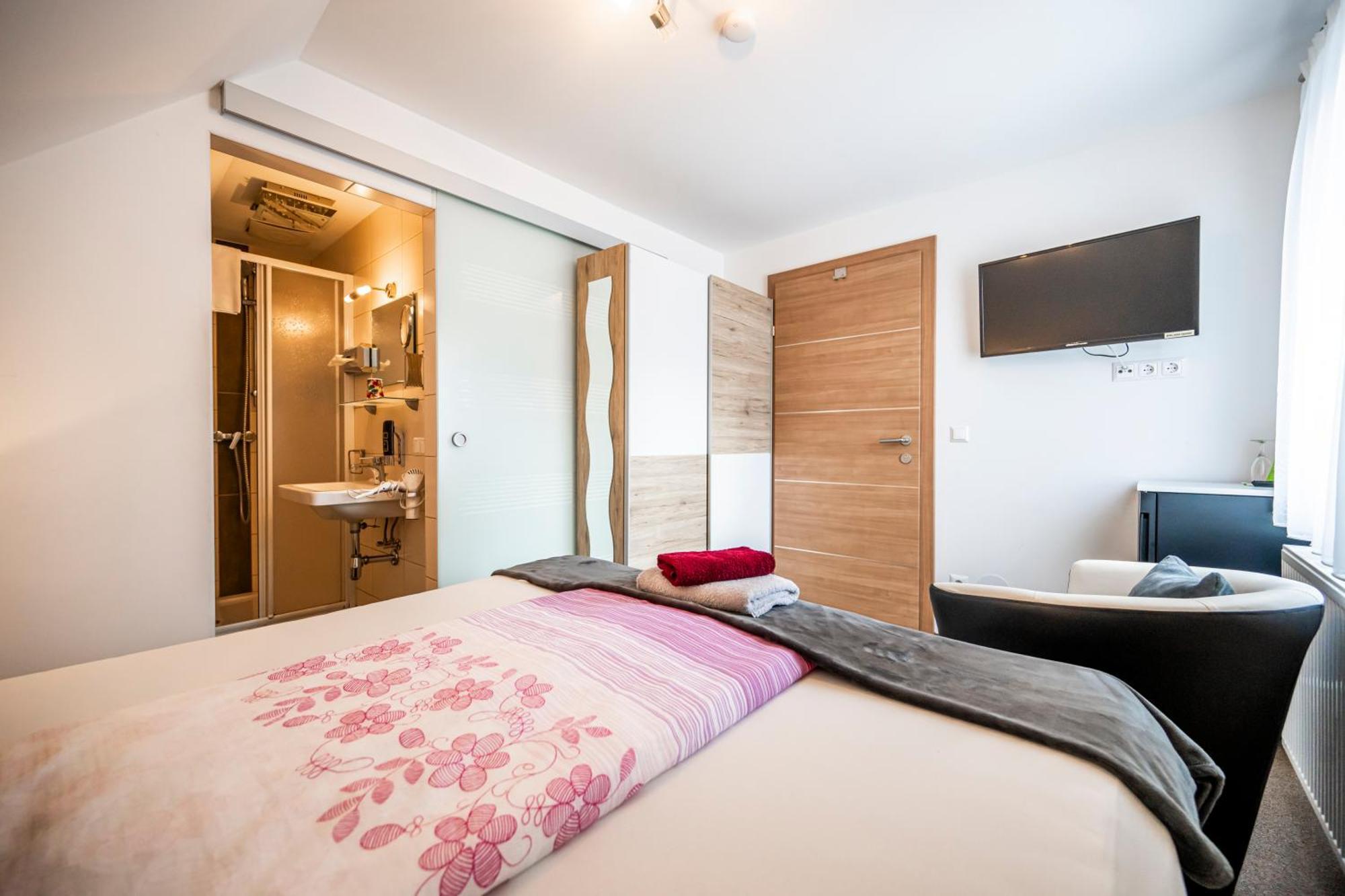Die Schlafstube - Bed & Breakfast Цельтвег Экстерьер фото